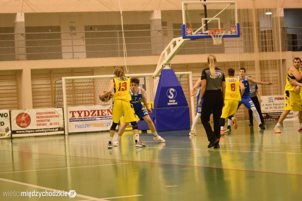 Sokół Międzychód wygrywa z Basket Junior Poznań