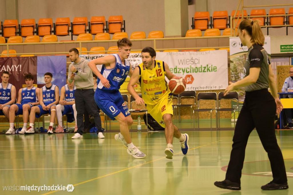 Sokół Międzychód wygrywa z Basket Junior Poznań