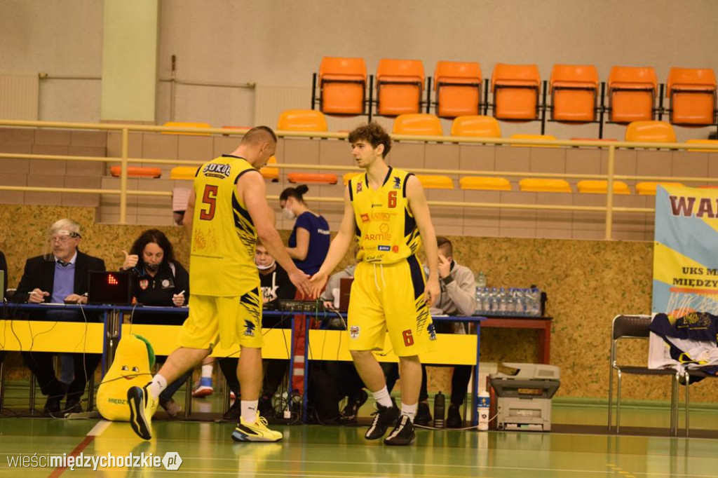 Sokół Międzychód wygrywa z Basket Junior Poznań