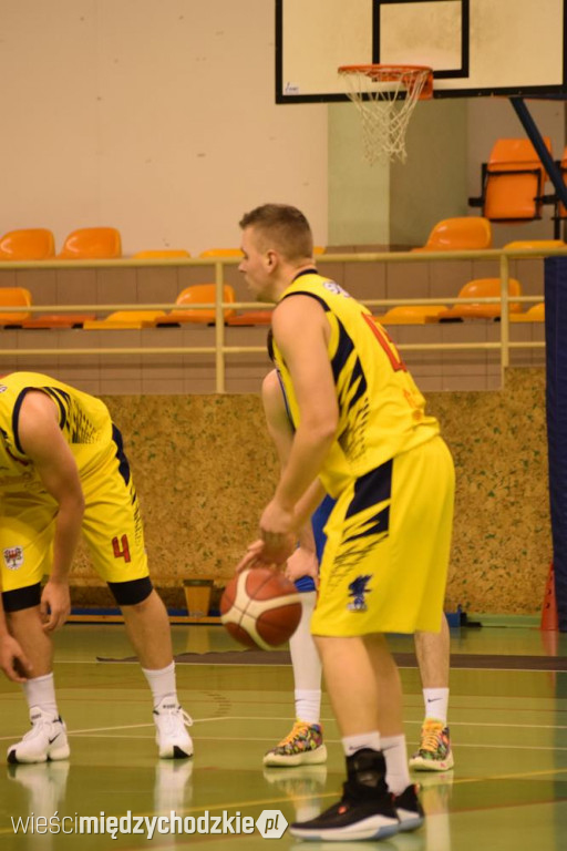 Sokół Międzychód wygrywa z Basket Junior Poznań