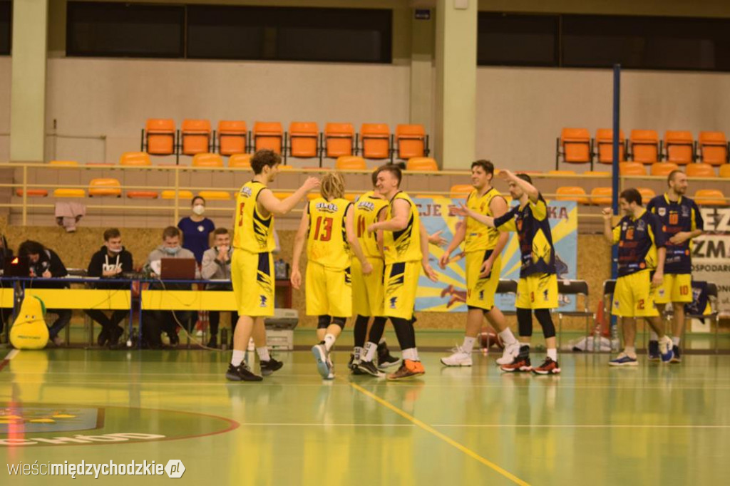Sokół Międzychód wygrywa z Basket Junior Poznań