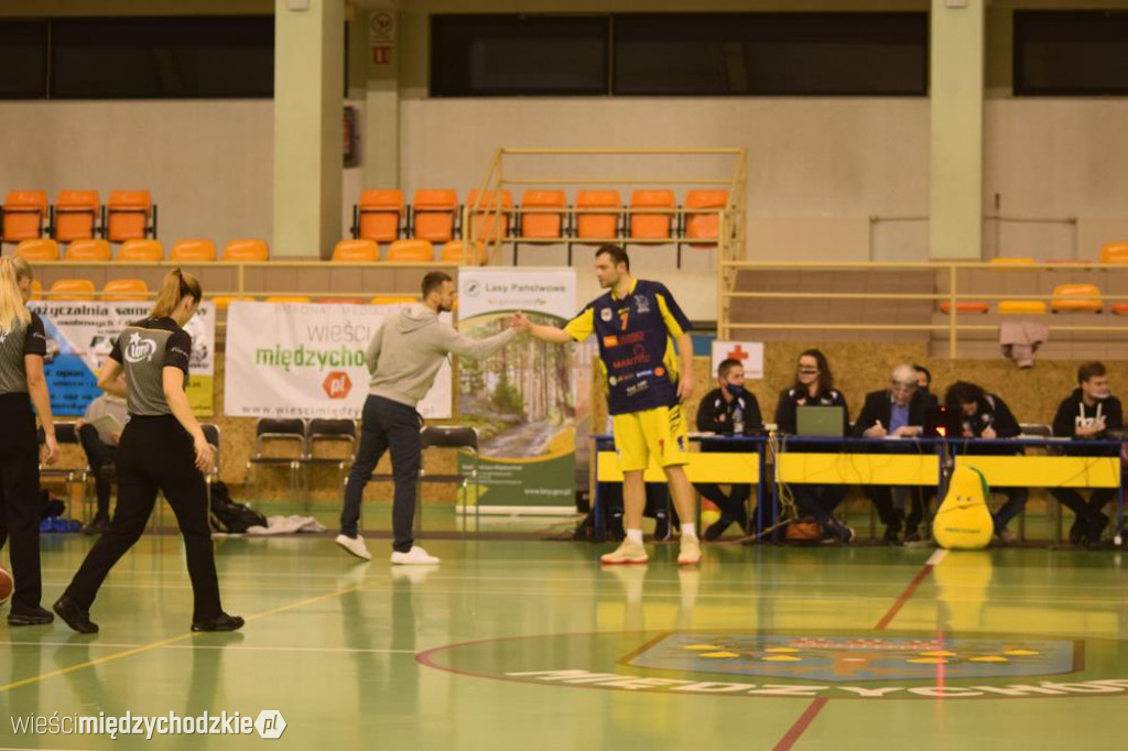 Sokół Międzychód wygrywa z Basket Junior Poznań