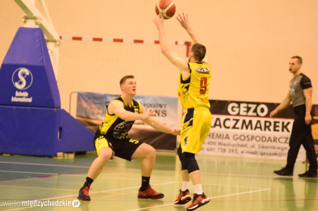 Sokół Międzychód liderem 2 ligi