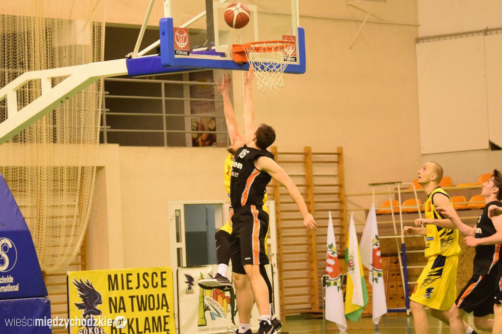 Sokół Międzychód zdemolował UKS Gimbasket Wrocław