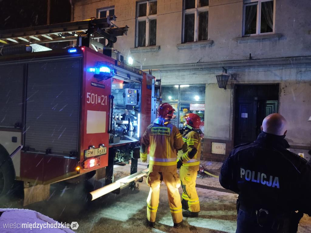 8 zastępów straży pożarnej na miejscu zadymienia