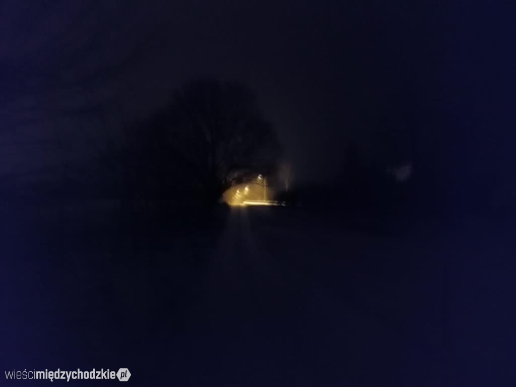 Wieczorny zimowy spacer w Łowyniu