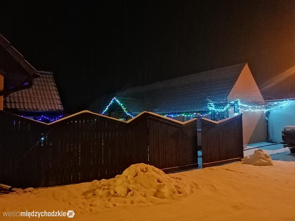 Wieczorny zimowy spacer w Łowyniu