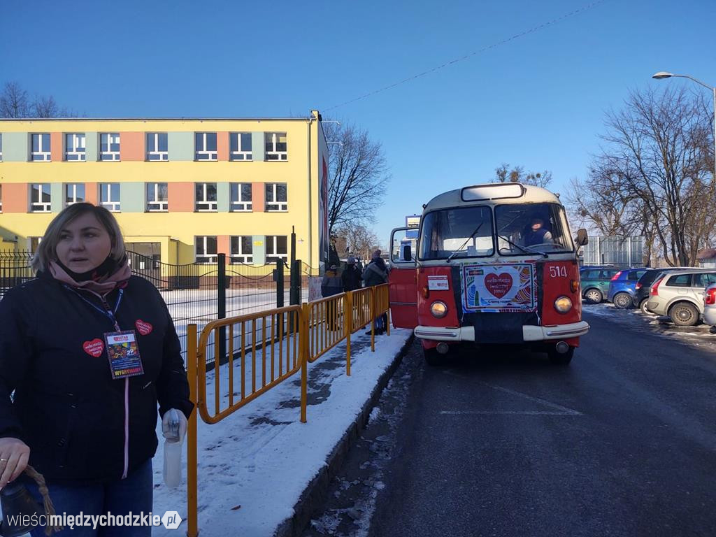 Ogórek z mobilną puszką WOŚP