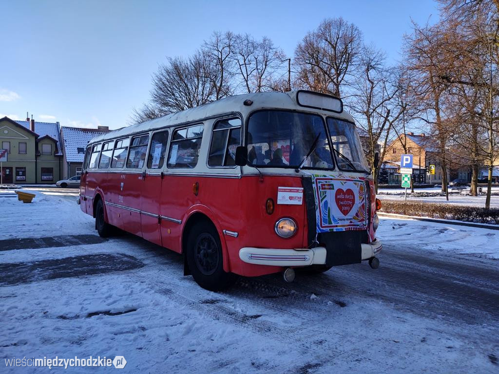 Ogórek z mobilną puszką WOŚP