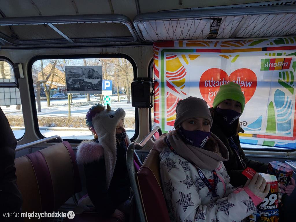 Ogórek z mobilną puszką WOŚP