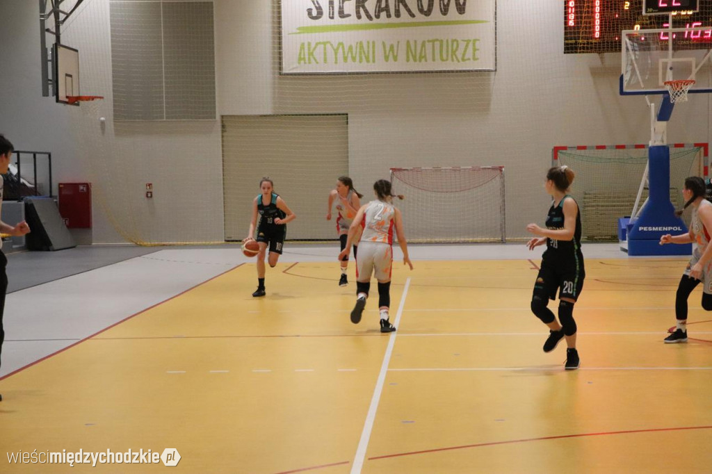 Emocjonujący pojedynek zawodniczek Kormorana