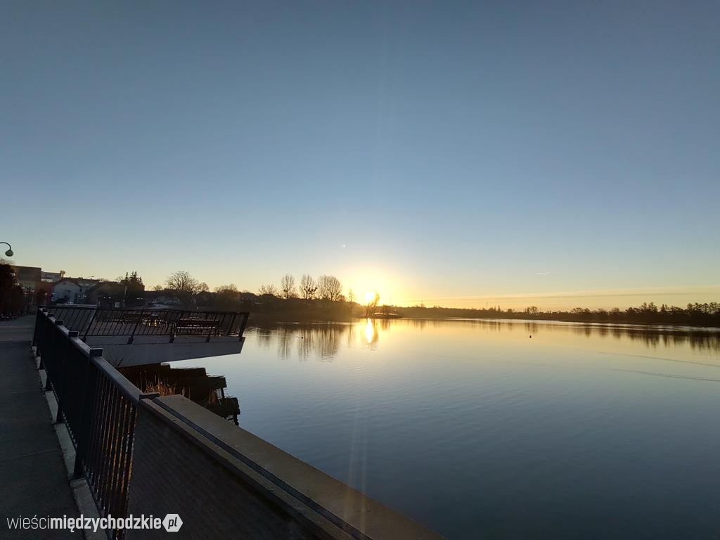 Piątkowy poranek nad jez. Miejskim