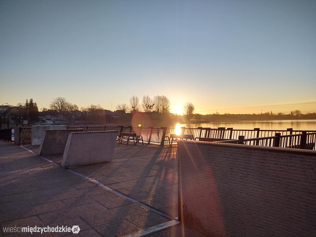 Piątkowy poranek nad jez. Miejskim