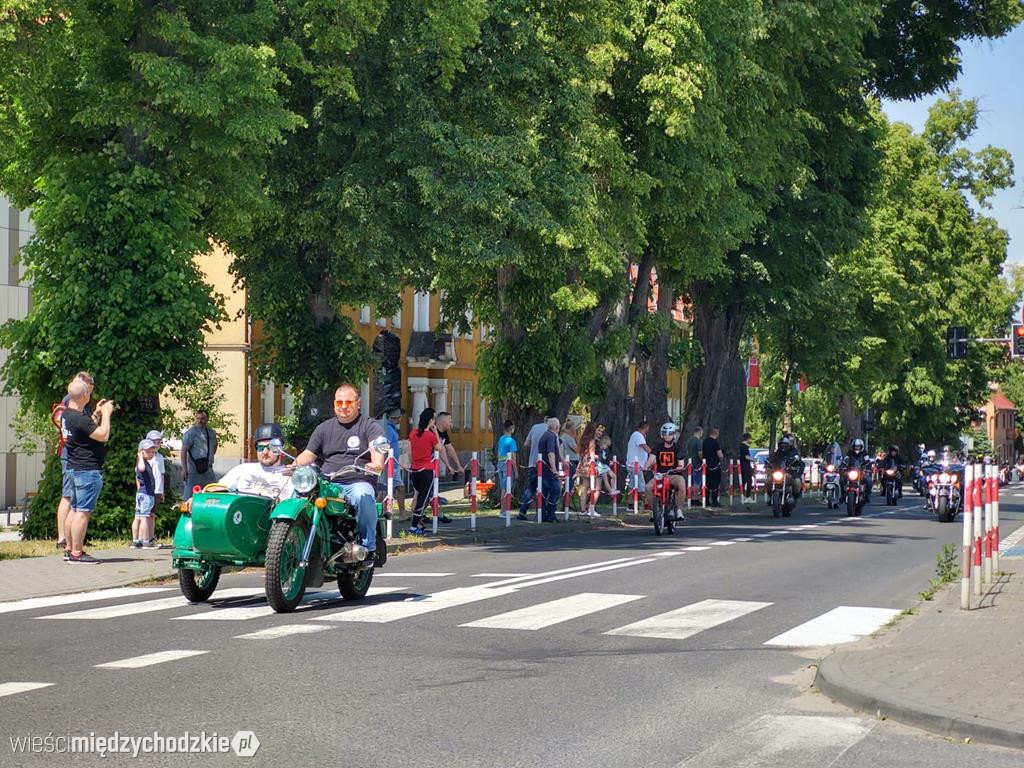 Parada motocyklowa w Sierakowie