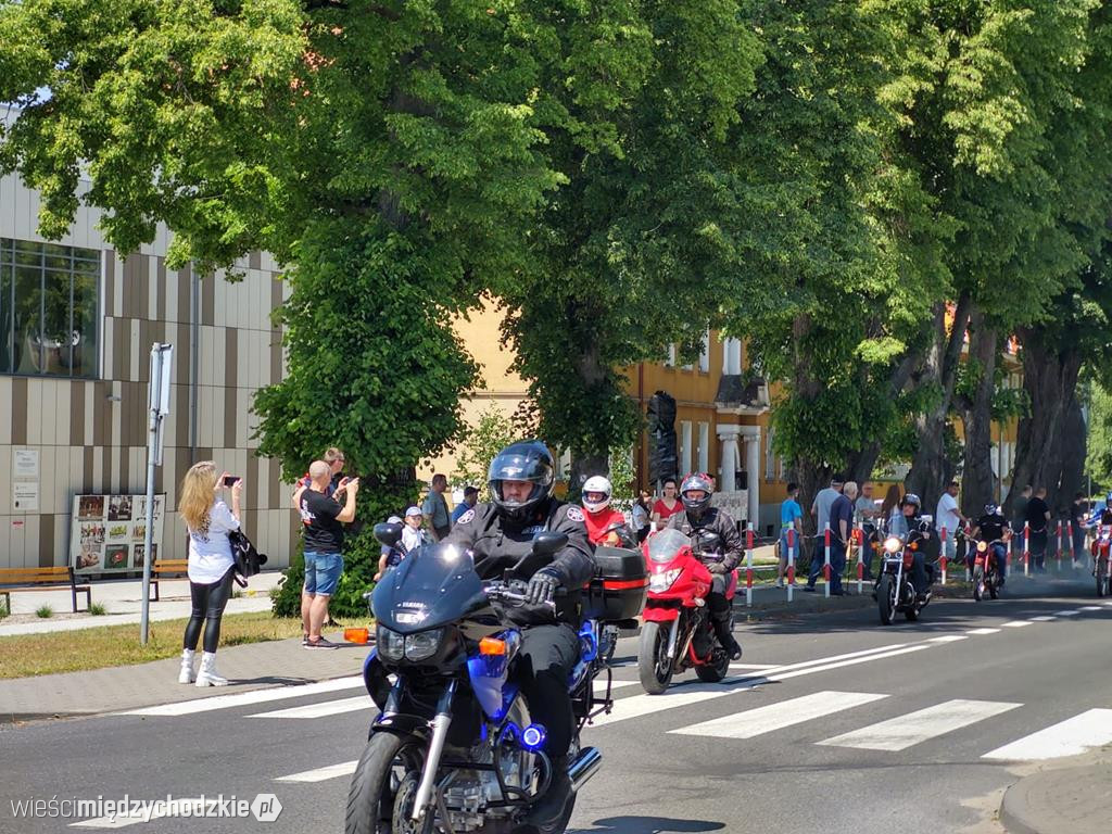 Parada motocyklowa w Sierakowie