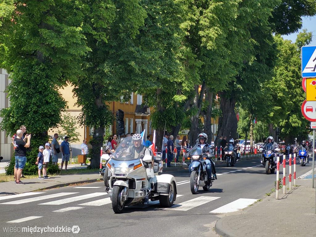 Parada motocyklowa w Sierakowie