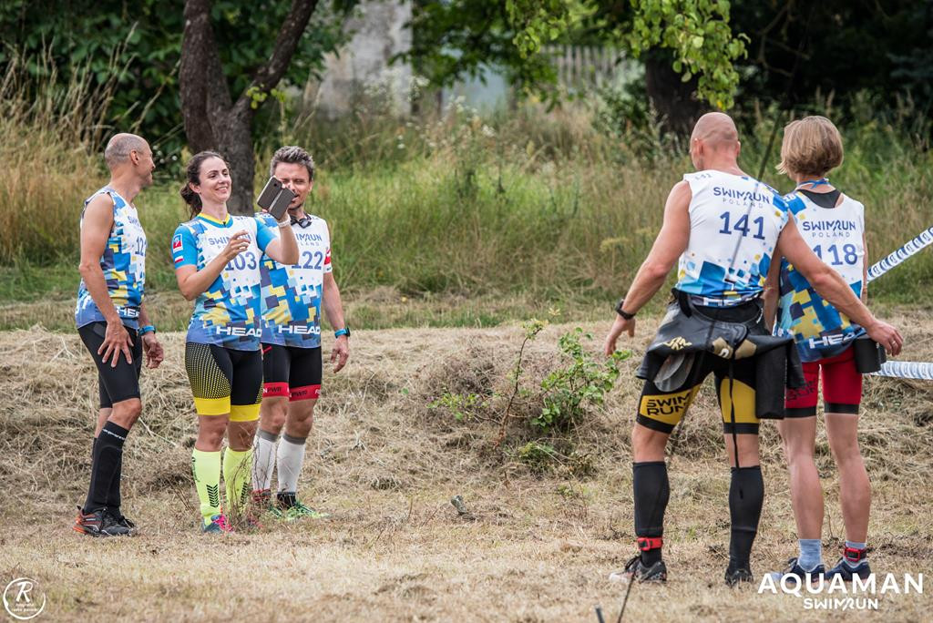Zmagania zawodników na trasie swimrunu