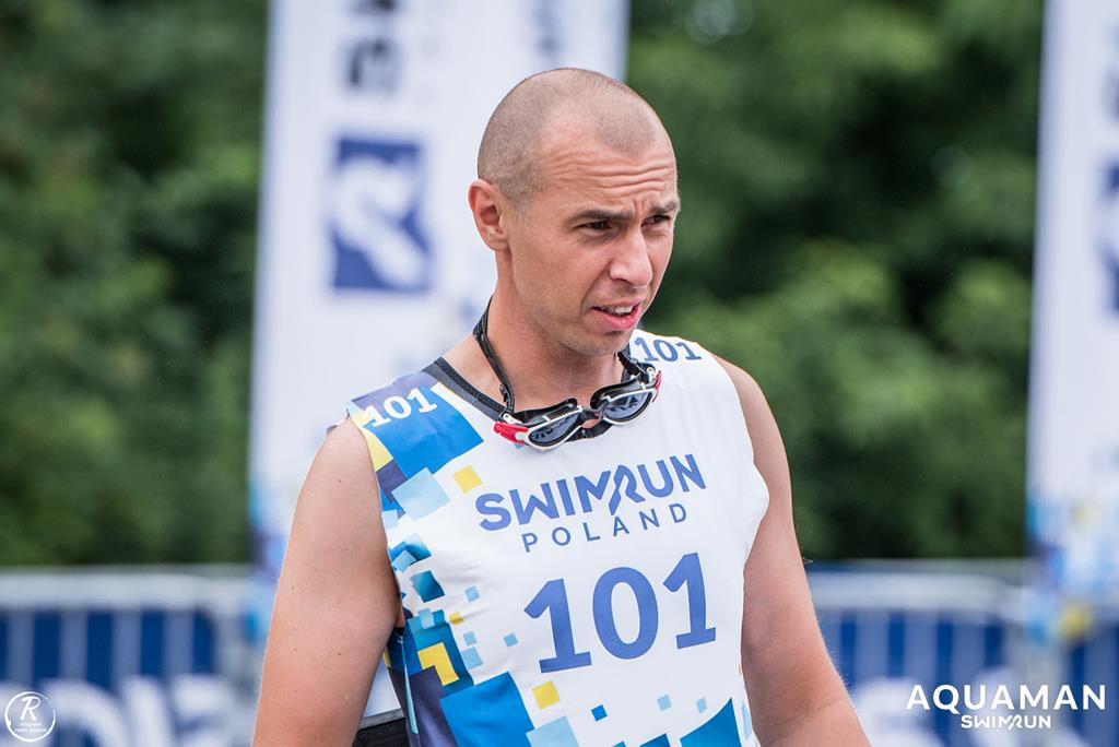 Zmagania zawodników na trasie swimrunu