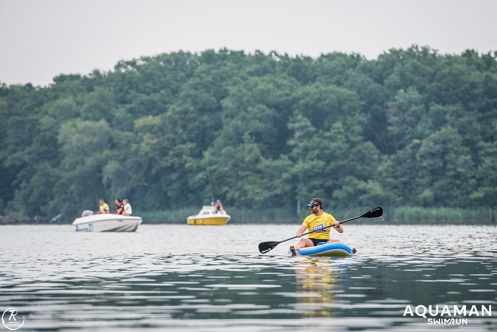 Zmagania zawodników na trasie swimrunu