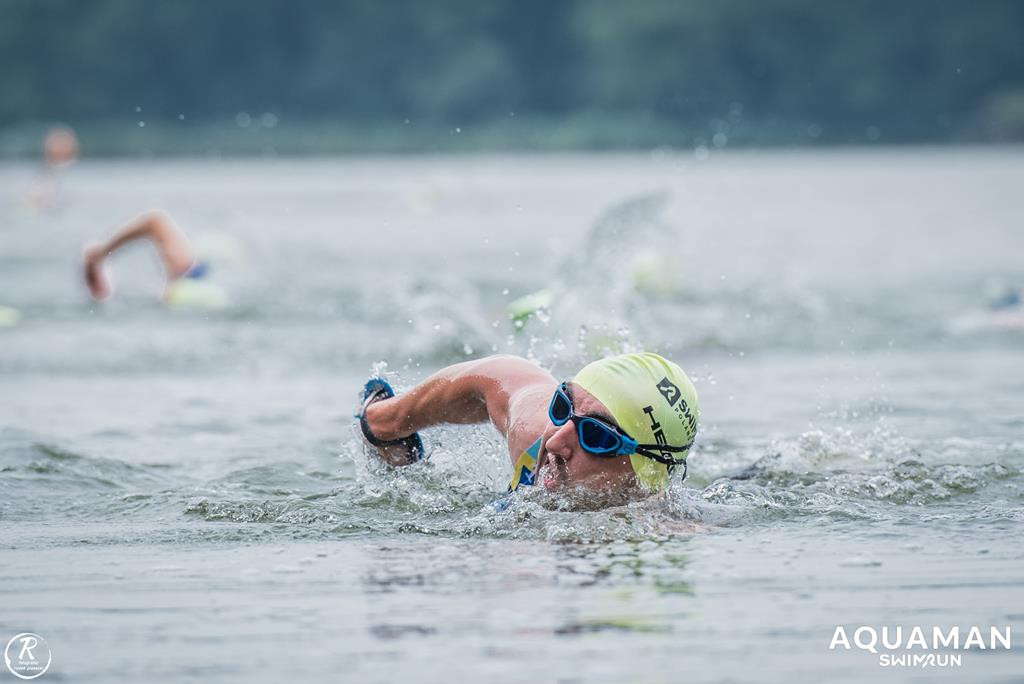 Zmagania zawodników na trasie swimrunu