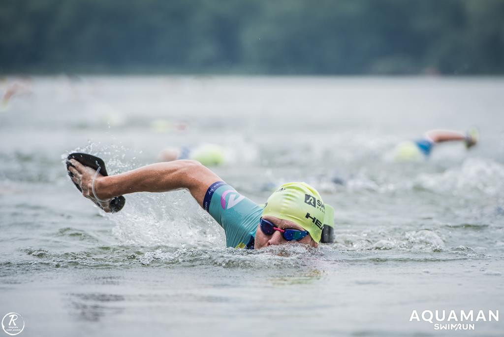 Zmagania zawodników na trasie swimrunu
