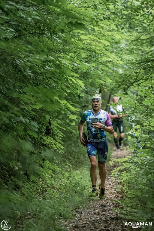Zmagania zawodników na trasie swimrunu