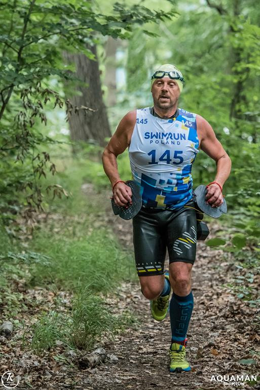 Zmagania zawodników na trasie swimrunu
