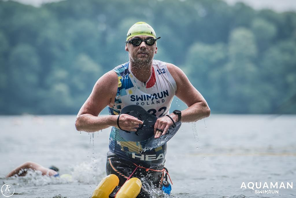 Zmagania zawodników na trasie swimrunu