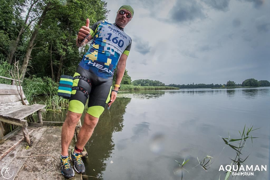Zmagania zawodników na trasie swimrunu