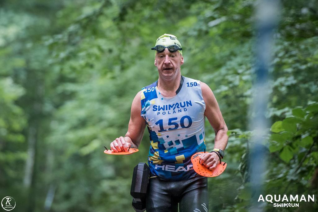 Zmagania zawodników na trasie swimrunu