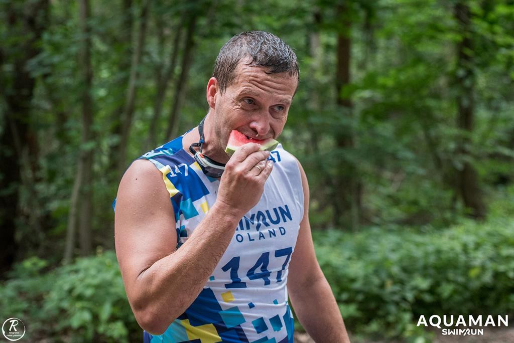 Zmagania zawodników na trasie swimrunu