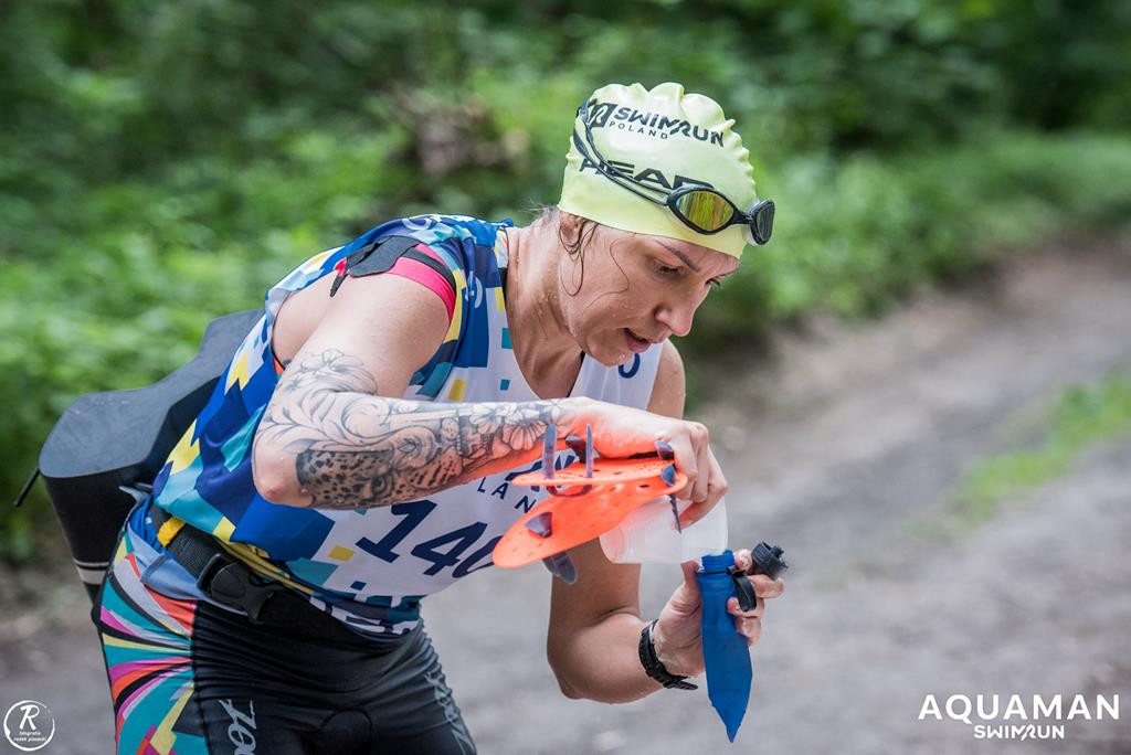 Zmagania zawodników na trasie swimrunu