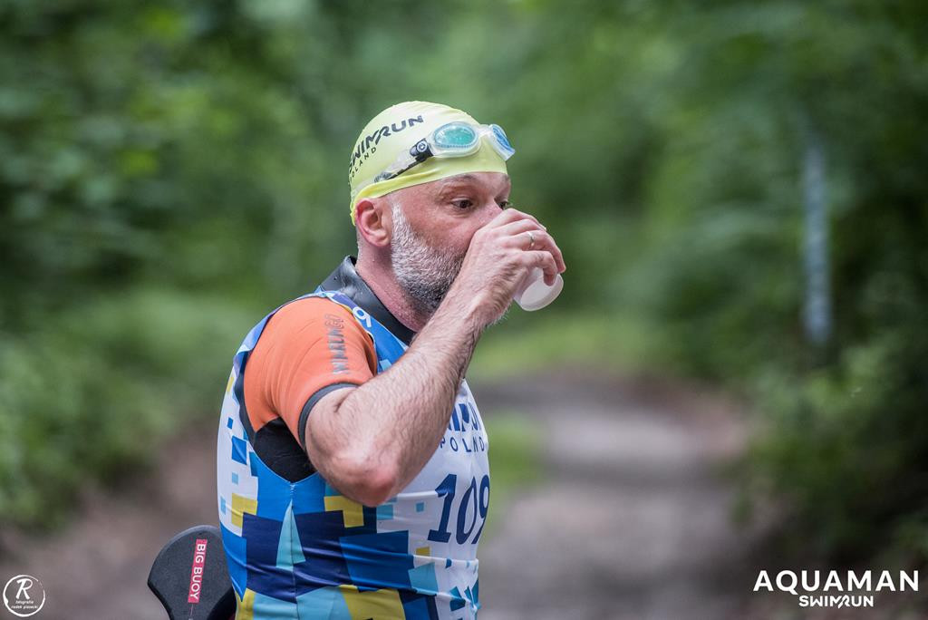 Zmagania zawodników na trasie swimrunu