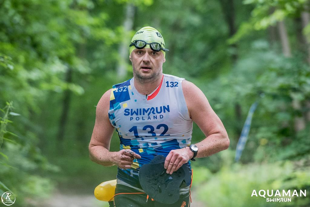Zmagania zawodników na trasie swimrunu