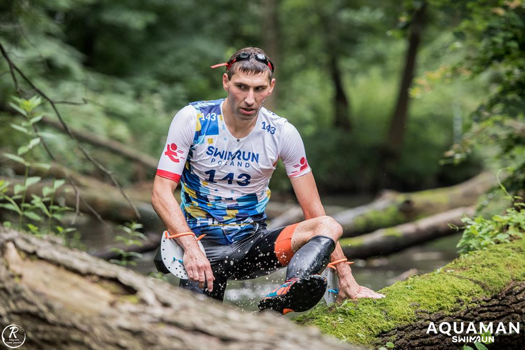 Zmagania zawodników na trasie swimrunu