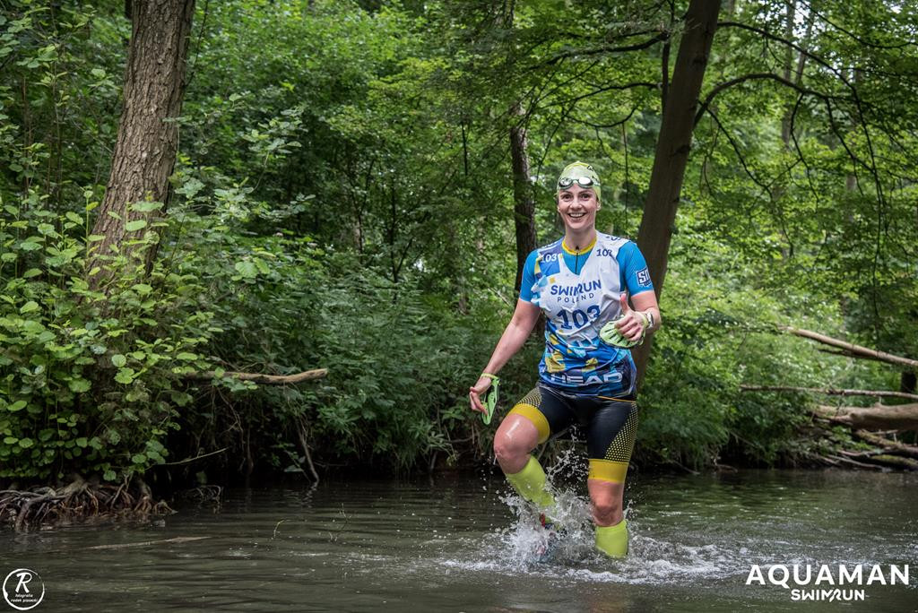 Zmagania zawodników na trasie swimrunu