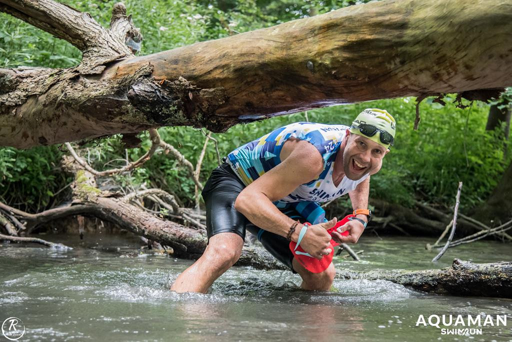 Zmagania zawodników na trasie swimrunu