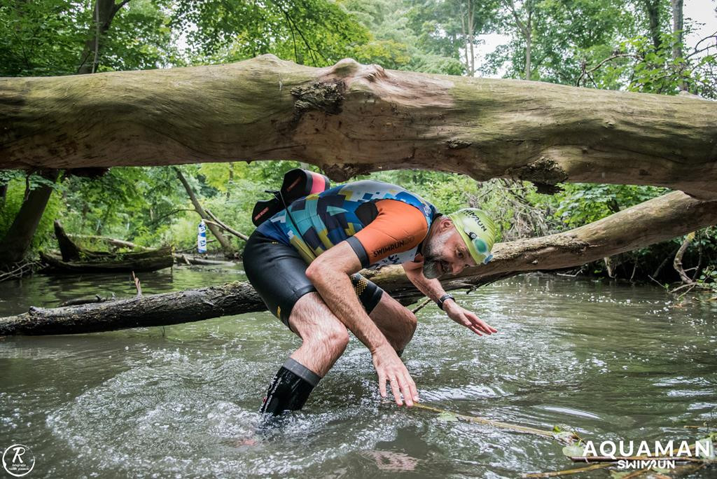 Zmagania zawodników na trasie swimrunu