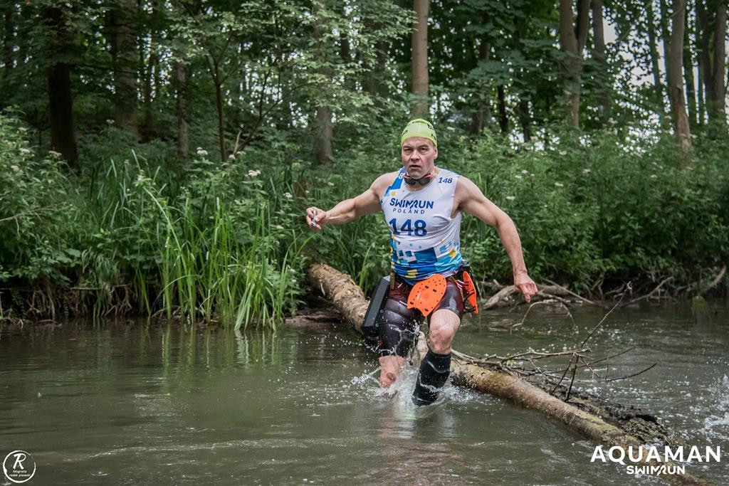 Zmagania zawodników na trasie swimrunu