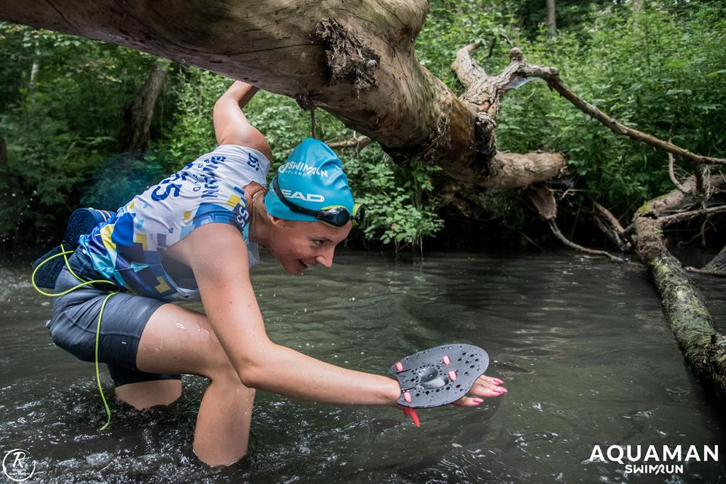 Zmagania zawodników na trasie swimrunu