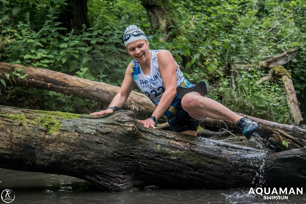 Zmagania zawodników na trasie swimrunu