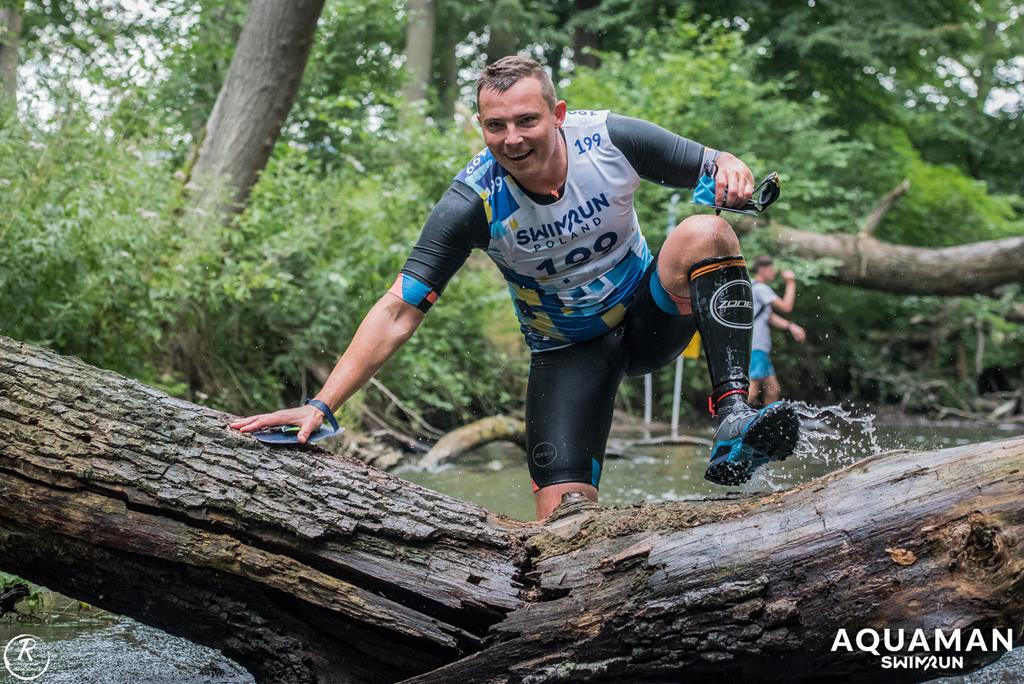 Zmagania zawodników na trasie swimrunu