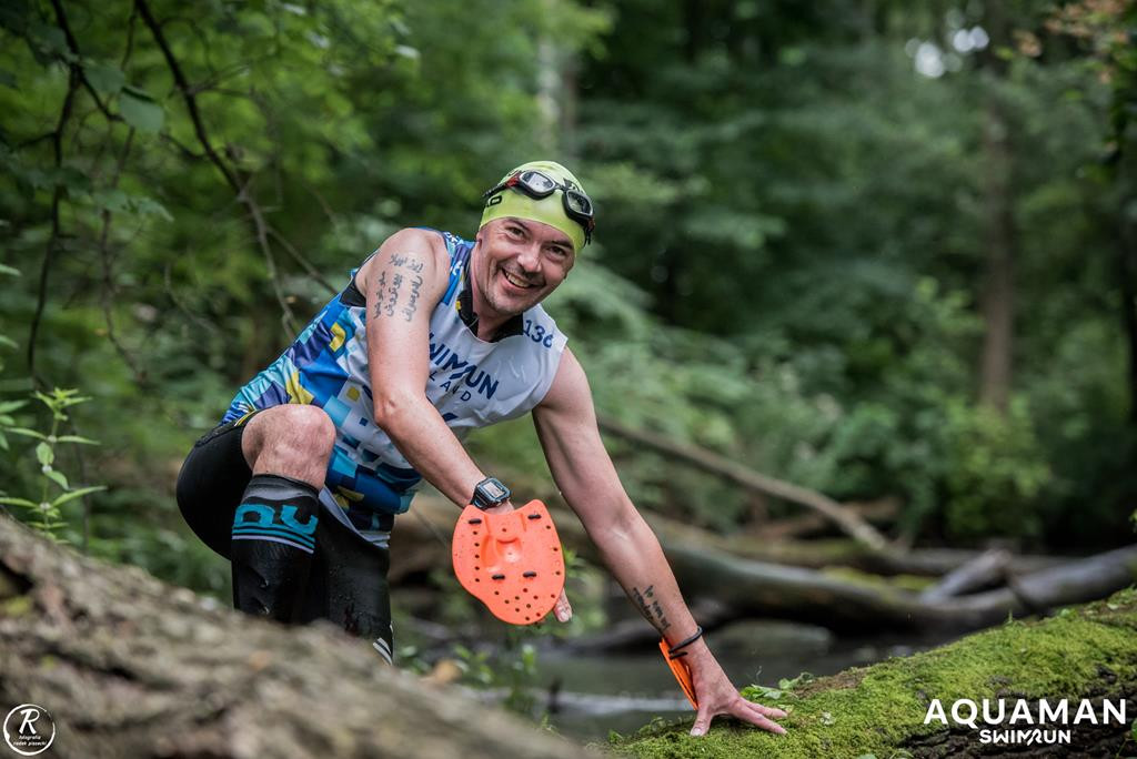 Zmagania zawodników na trasie swimrunu