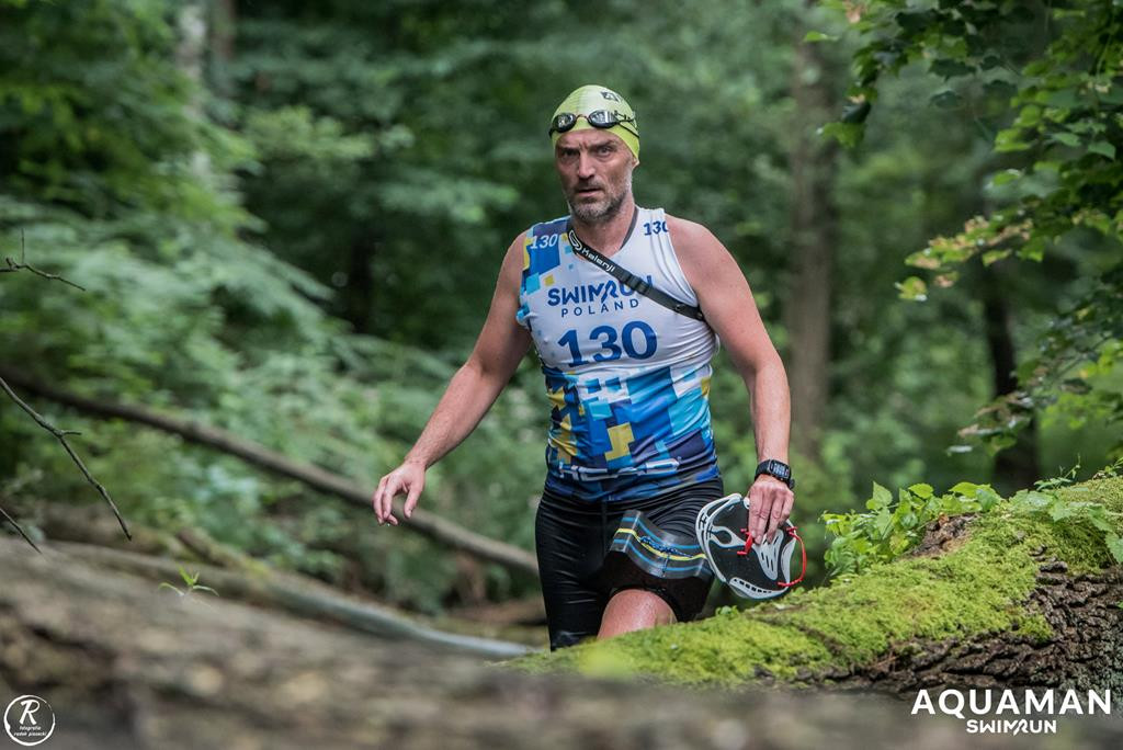 Zmagania zawodników na trasie swimrunu
