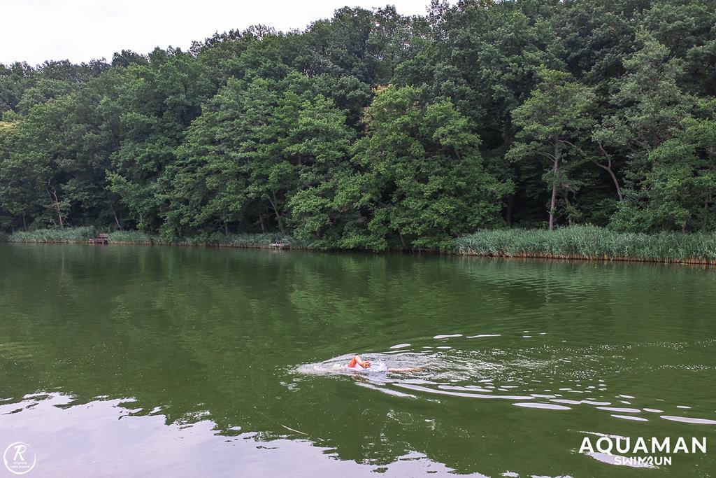 Zmagania zawodników na trasie swimrunu