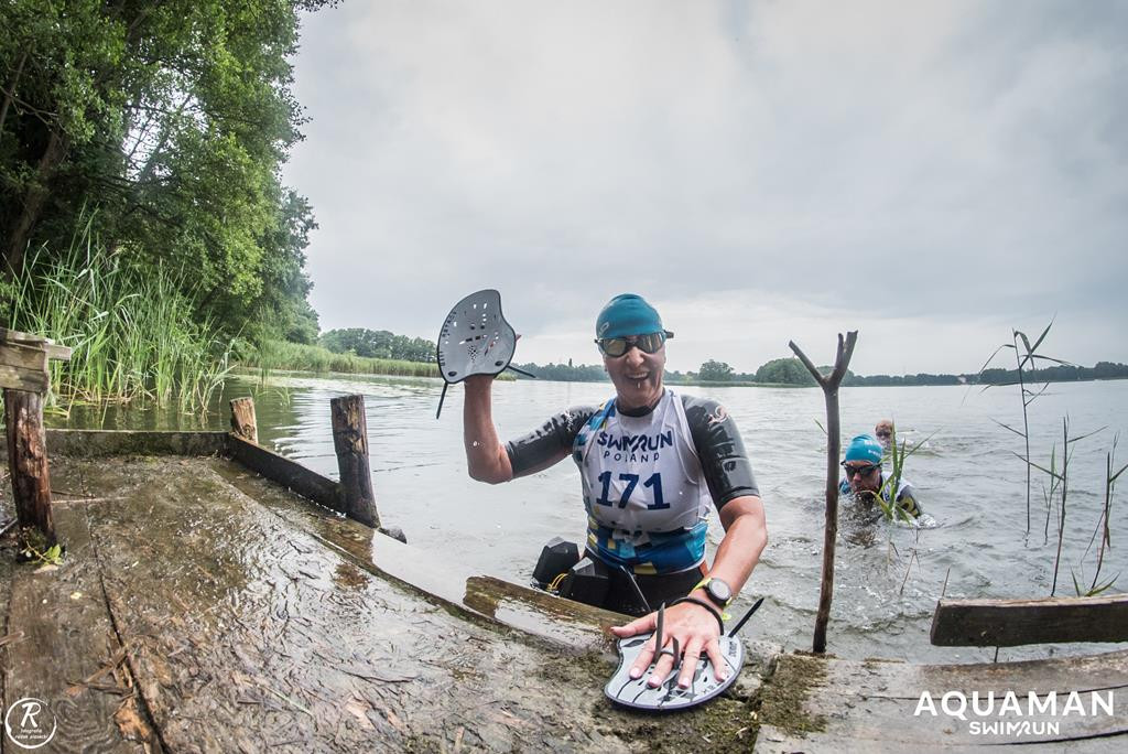 Zmagania zawodników na trasie swimrunu