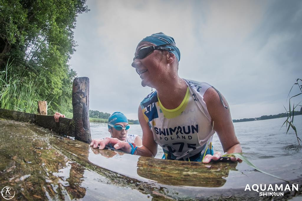 Zmagania zawodników na trasie swimrunu