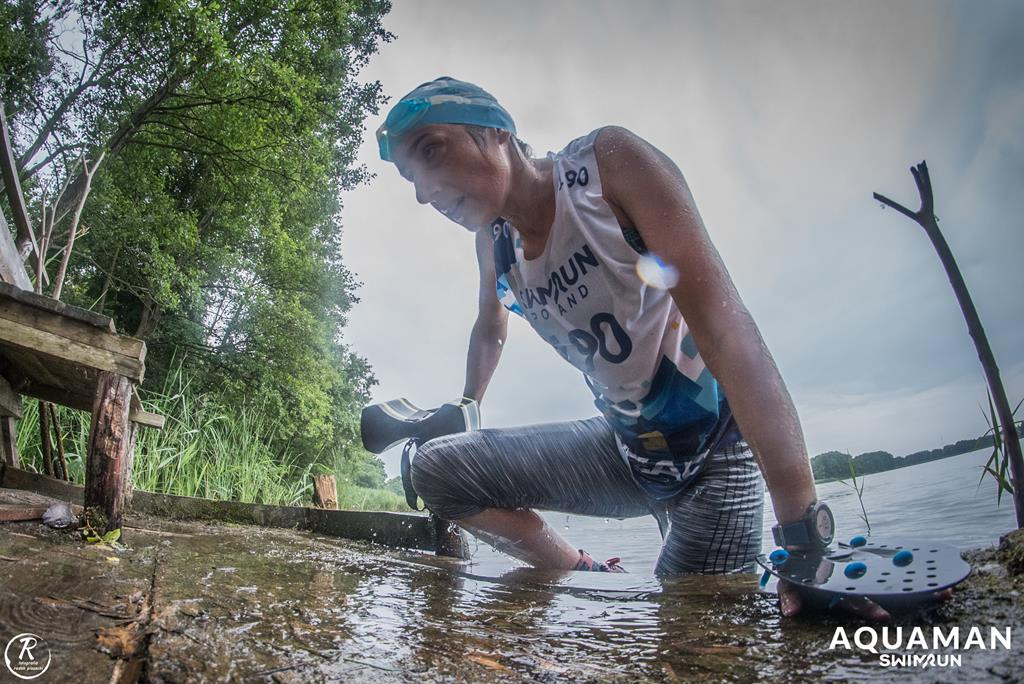 Zmagania zawodników na trasie swimrunu