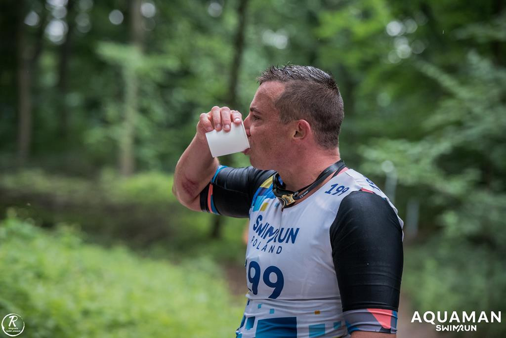 Zmagania zawodników na trasie swimrunu
