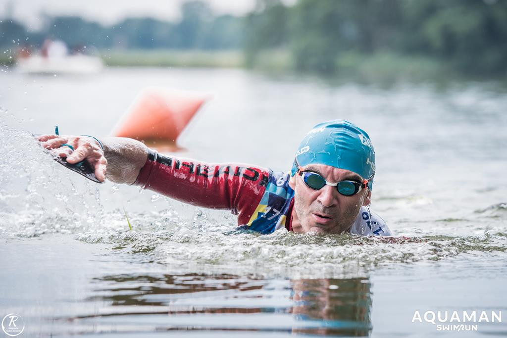Zmagania zawodników na trasie swimrunu